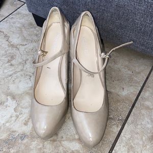 Nine West nude heels size 9 m